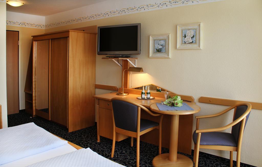 Das Maximilian Bad Fussing Room photo